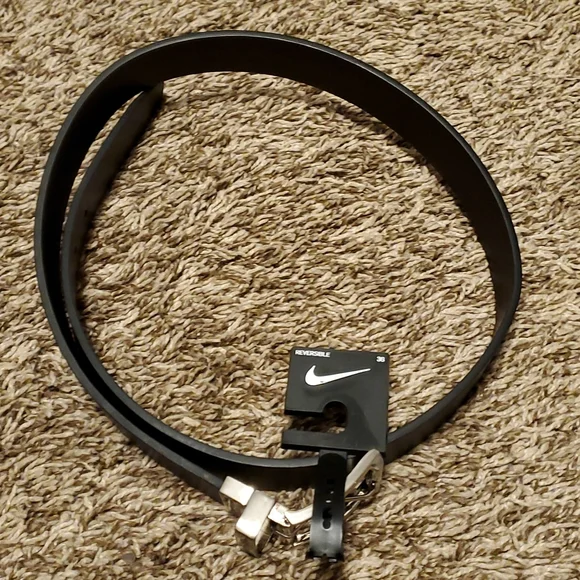 Brand new reversible Nike belt - Picture 3 of 7